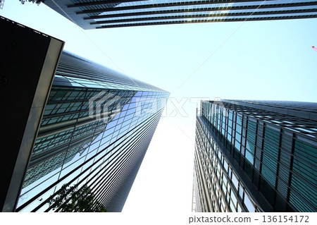 Looking up at the sky from the valley of the building Looking up at the sky from the valley of the building 136154172