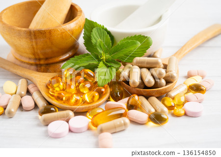 Fish oil vitamin with EPA and DHA,Alternative medicine herbal organic capsule with vitamin E omega 3. Fish oil vitamin with EPA and DHA,Alternative medicine herbal organic capsule with vitamin E omega 3. 136154850