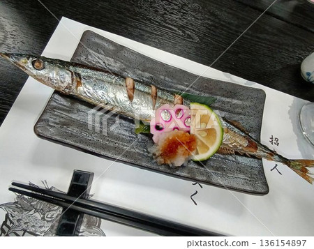 伊莫尼派對結束後…晚餐供應了秋季風味的「烤鹹太平洋秋刀魚」。 伊莫尼派對結束後…晚餐供應了秋季風味的「烤鹹太平洋秋刀魚」。 136154897