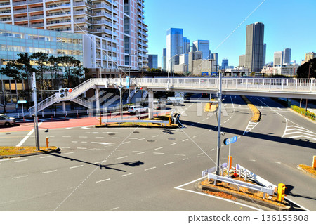 View of Harumi Bridge from the Toyosu 2-chome pedestrian crossing (Koto Ward, Tokyo) [February 2026] 136155808