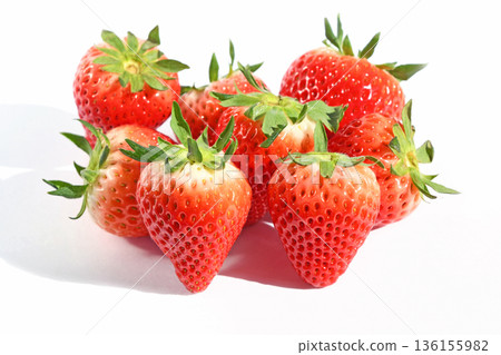Strawberry (Shizuoka strawberry) 136155982