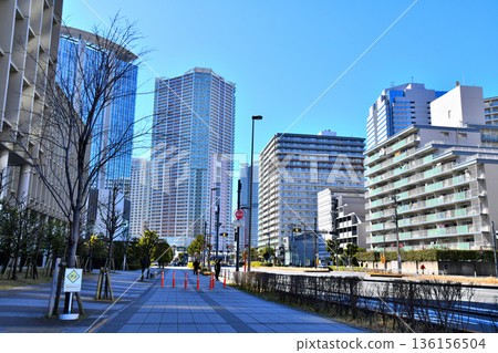 從芝浦工業大學附近（東京都江東區）眺望豐洲二丁目人行天橋 [2026年2月] 136156504