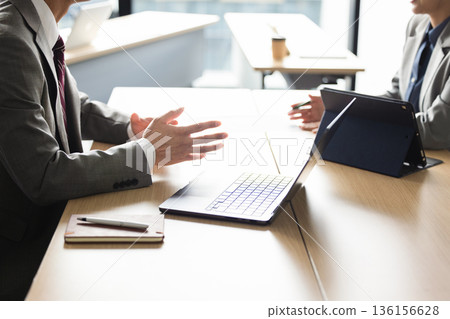 Business people meeting 136156628