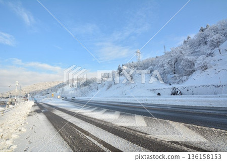 Winter scenery of National Route 17 passing through Ojiya City 136158153