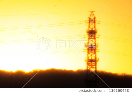 The world is bathed in orange by the setting sun 136160458