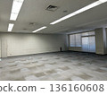 搬遷辦公室的場景 136160608