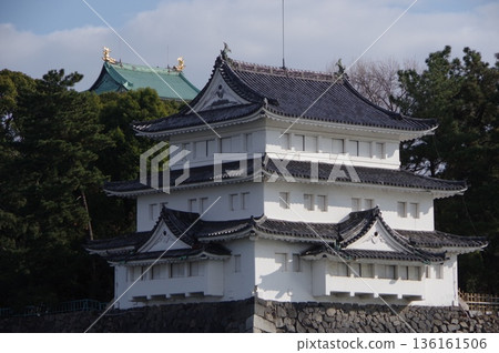 名古屋城西北角的天守閣與金色虎鯨 名古屋城西北角的天守閣與金色虎鯨 136161506