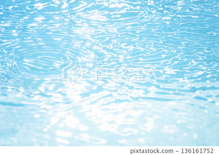 The image of summer colors created by the water surface pattern 136161752