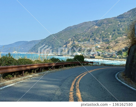 Winter drive along the Echizen Coast and the Sea of Japan 136162580