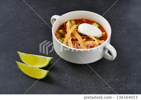 Sopa de Tortilla (Sopa Azteca)（墨西哥菜） 136164053