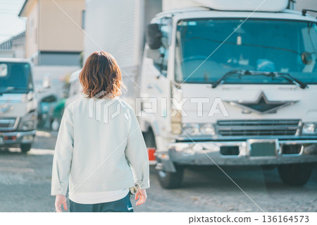 女生 女孩 女性 136164573