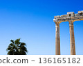 A Stunning View of Ancient Columns Against a Clear Blue Sky, Highlighting the Beauty of Historical Architecture and Nature's Harmony 136165182