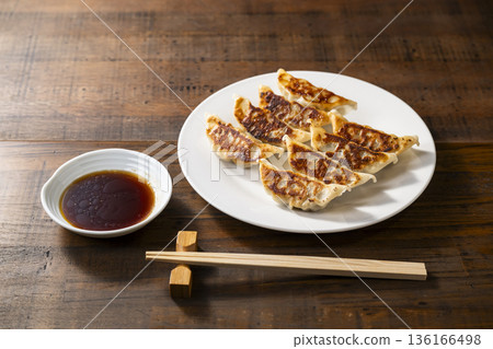 煎餃子 136166498