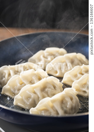 Frying chilled gyoza 136166607