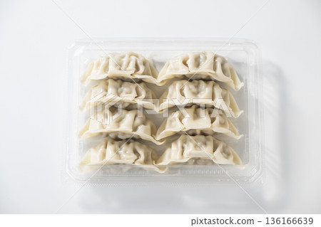 Chilled gyoza 136166639