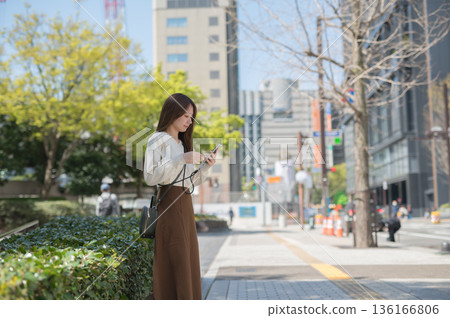 Women enjoying sightseeing 136166806