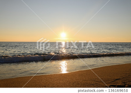 Sunset ocean horizon. High quality photo 136169658