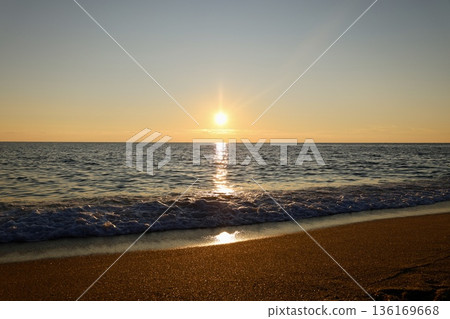 Sunset ocean horizon. High quality photo 136169668
