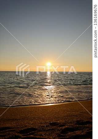 Sunset ocean horizon. High quality photo Sunset ocean horizon. High quality photo 136169676