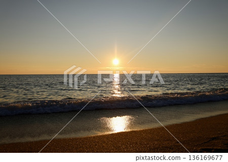 Sunset ocean horizon. High quality photo 136169677