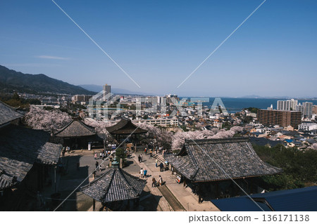 【三井寺】歷史悠久的寺廟遺址景色 136171138