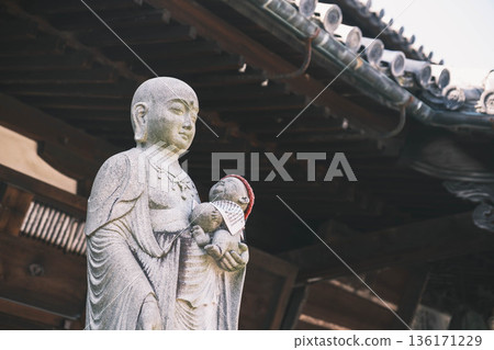 【三井寺】歷史悠久的寺廟遺址景色 136171229