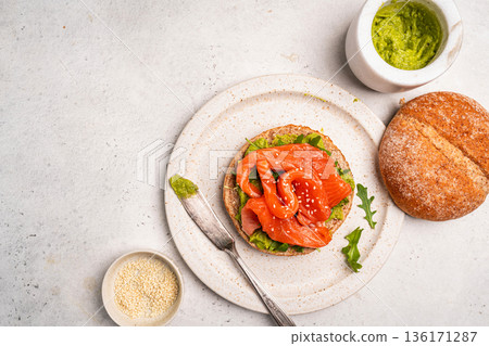 Avocado salmon sandwich 136171287