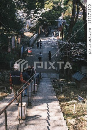 [Mii-dera Temple] A long staircase continues 136171300
