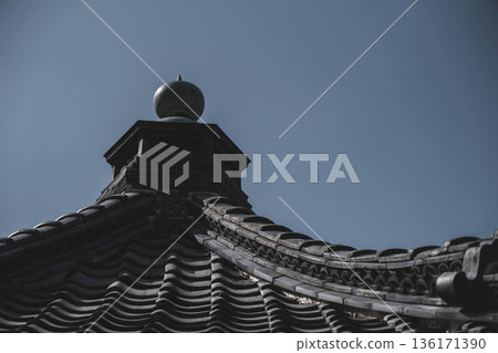 [Mii-dera Temple] A historic building 136171390