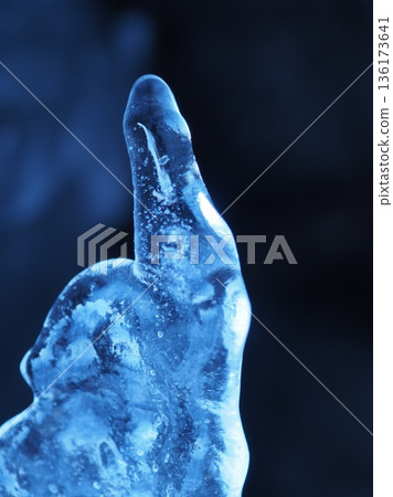 Ice Finger Pointing Up (20260128090143) Ice Finger Pointing Up (20260128090143) 136173641