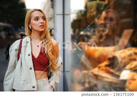 Young woman looking away during city window shopping in Vienna 136175100