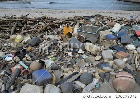 Coastal wreckage Environmental problems Garbage problems 136175372