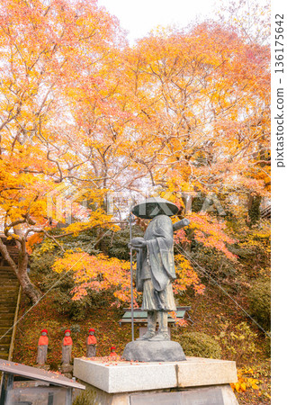 The statue of Kobo Daishi at Kanpukuji Temple and autumn scenery with autumn leaves 136175642