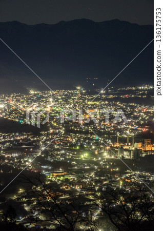 Night view of the city lights and factories in the Chichibu Basin, and the night view from Minoyama Park Night view of the city lights and factories in the Chichibu Basin, and the night view from Minoyama Park 136175753
