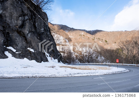 Snowy midwinter scenery of Nikko Irohazaka and mountains Snowy midwinter scenery of Nikko Irohazaka and mountains 136175868