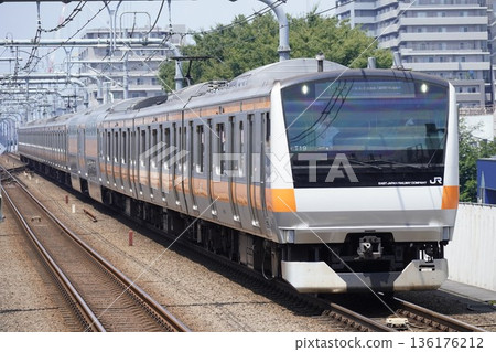 中央線列車行駛中 中央線列車行駛中 136176212