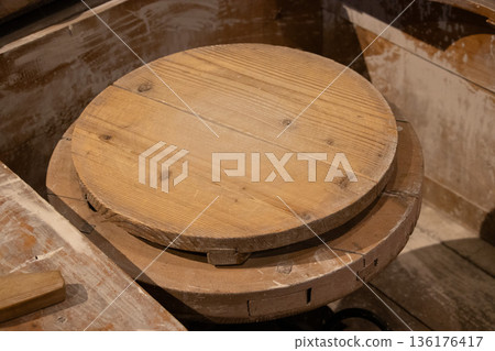 Potter's wheel Potter's wheel 136176417