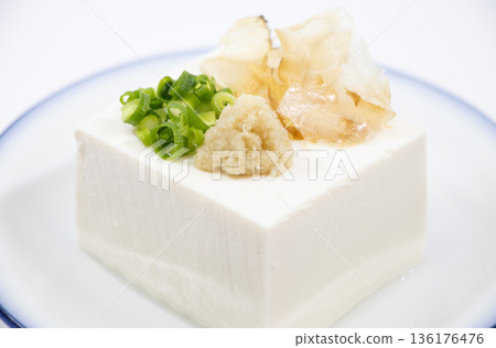 cold tofu 136176476
