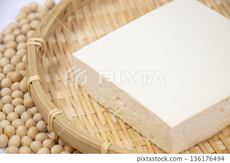 Cotton tofu 136176494