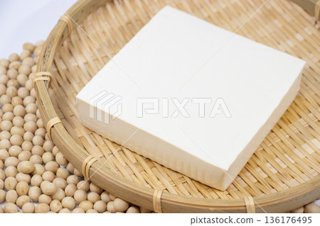 Silk tofu 136176495
