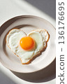 用心製作的美味心型煎蛋 136176695