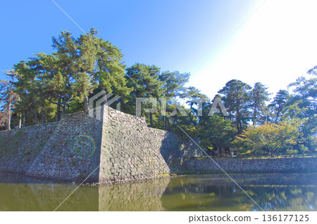 [Mie Prefecture] The northern moat and stone walls of Tsu Castle in Tsu City 136177125