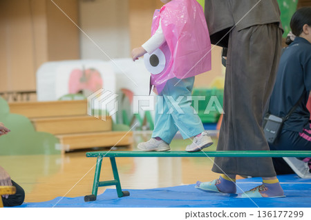 【幼兒園運動會：平衡木障礙賽】 136177299