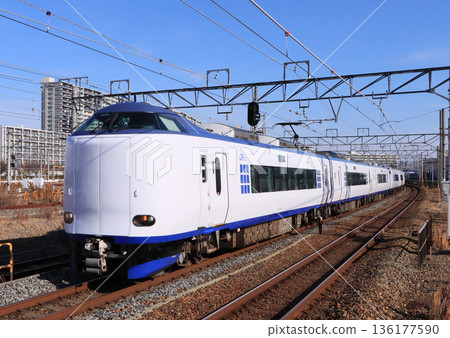 Haruka Express 271 series passing Kishibe Station 136177590