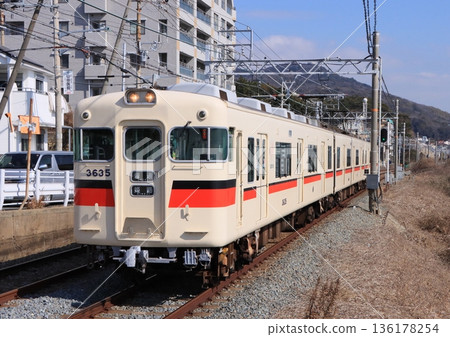 山陽電氣鐵道3000系列普通列車抵達瀧野茶屋站 136178254