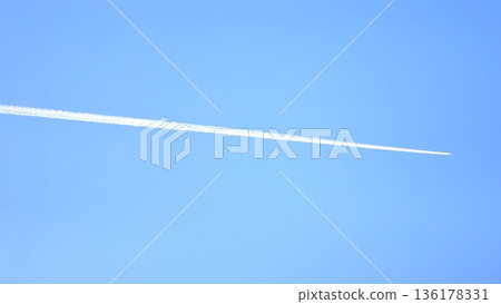 飛機雲 飛機雲 136178331