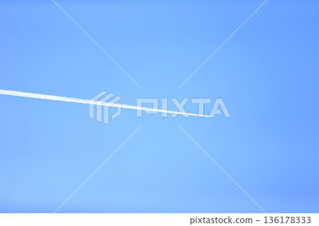 飛機雲 飛機雲 136178333