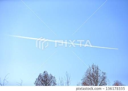 Contrail 136178335