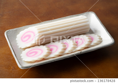 鳴人卷在盤子上 136178428