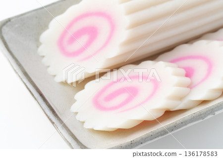 盤子上的鳴人卷特寫 盤子上的鳴人卷特寫 136178583